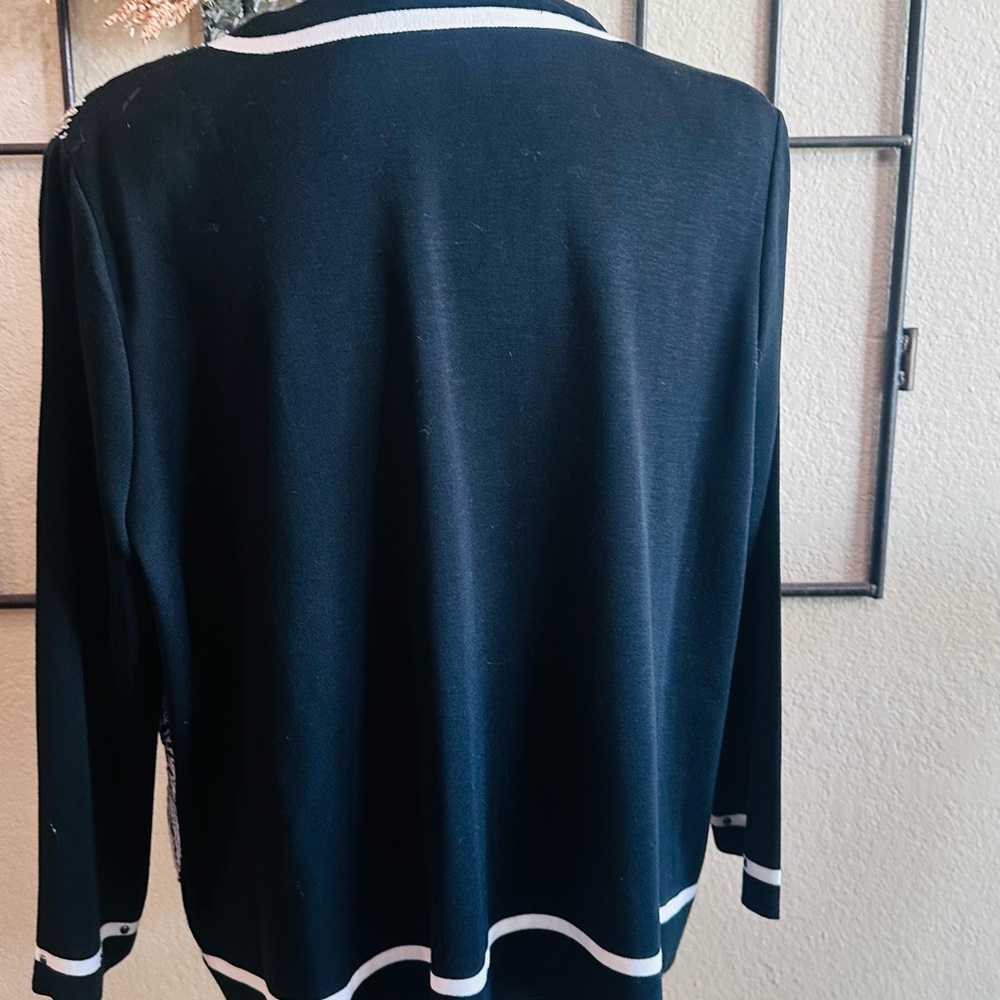 Ming Wang Black and White Floral Cardigan Sweater - Picture 8 of 10